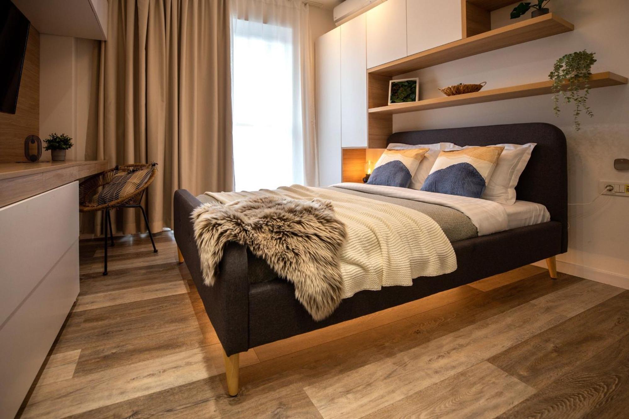 Modern Elegance In The Heart Of The City - romana Square Appartamento