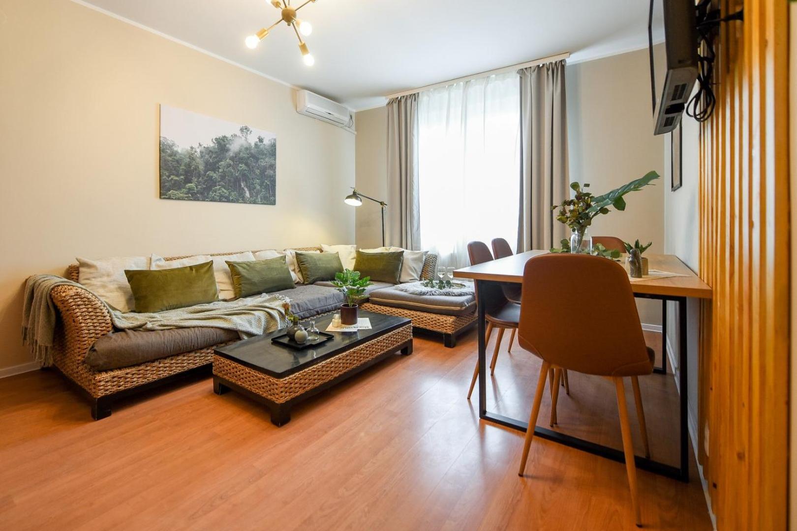 Modern Elegance In The Heart Of The City - romana Square Appartamento