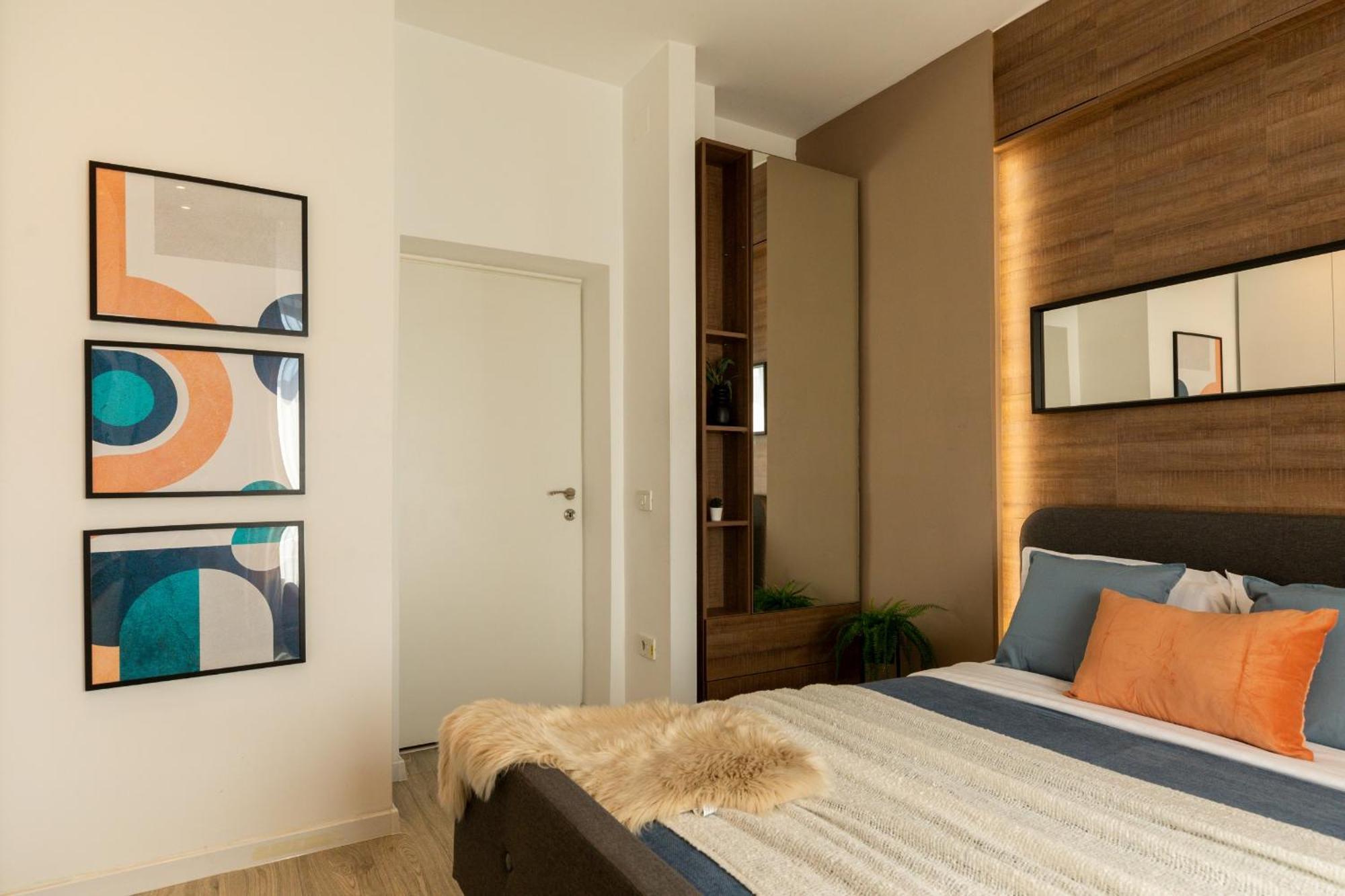 Modern Elegance In The Heart Of The City - romana Square Appartamento